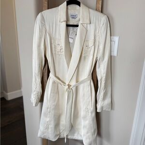 Cream tie waist pocket shirt trench coat from Bebe size XS